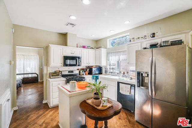 121 Navajo Lane, Topanga CA: https://media.crmls.org/mediaz/d4e142c2-bcf6-427a-b746-f40d66a762db.jpg