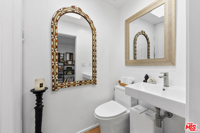 29500 Heathercliff Road, Malibu CA: https://media.crmls.org/mediaz/d4e14fae-3afb-485e-bc80-cda199c9e643.jpg