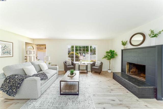 709 Covina Way, Fremont CA: https://media.crmls.org/mediaz/d4e17aa4-7c94-4235-8c01-98694f15133a.jpg