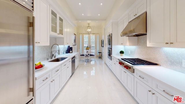 10120 Empyrean Way, Los Angeles CA: https://media.crmls.org/mediaz/d4e1d462-f8f6-413f-aef9-0d6c2a779774.jpg