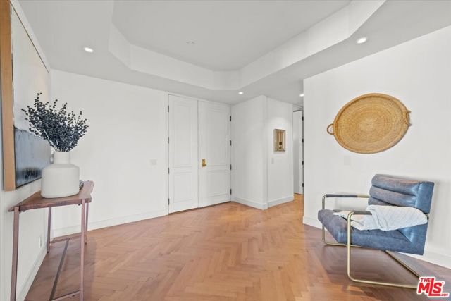 300 N Swall Drive, Beverly Hills CA: https://media.crmls.org/mediaz/d4e23cb9-e85c-4f69-ba34-a1c60c49886a.jpg