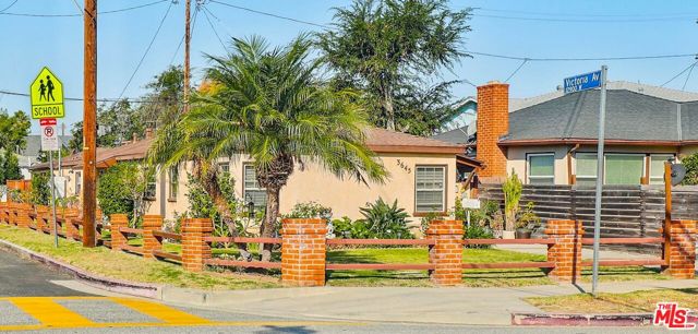 3645 Beethoven Street, Los Angeles CA: https://media.crmls.org/mediaz/d4e24f5f-d154-4fb0-8196-95e04dc917dc.jpg