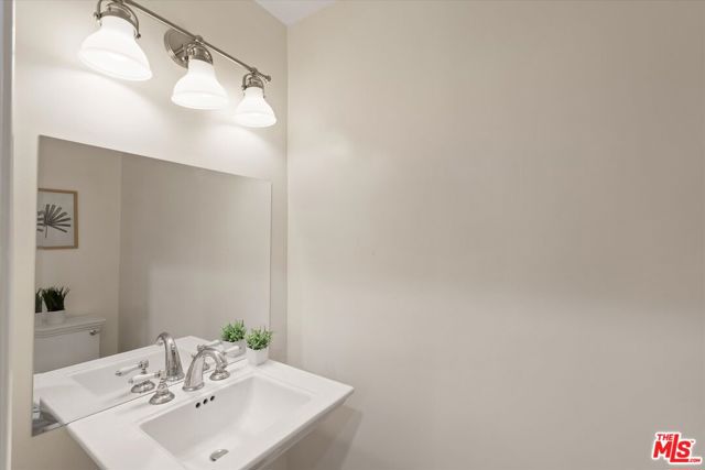 853 Larrabee Street, West Hollywood CA: https://media.crmls.org/mediaz/d4e25a50-67c5-4e59-80d6-7bcd11e906bc.jpg