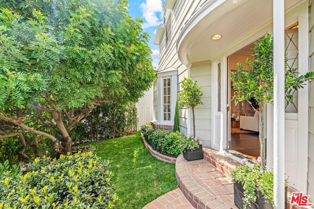 8023 Hemet Place, Los Angeles CA: https://media.crmls.org/mediaz/d4e273b0-ffb9-4206-8d32-4c40e4157d8a.jpg