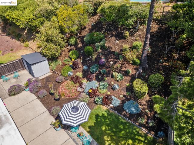 8156 Coach Dr, Oakland CA: https://media.crmls.org/mediaz/d4e33a89-cad6-480e-9ef1-fb56b0d84a51.jpg