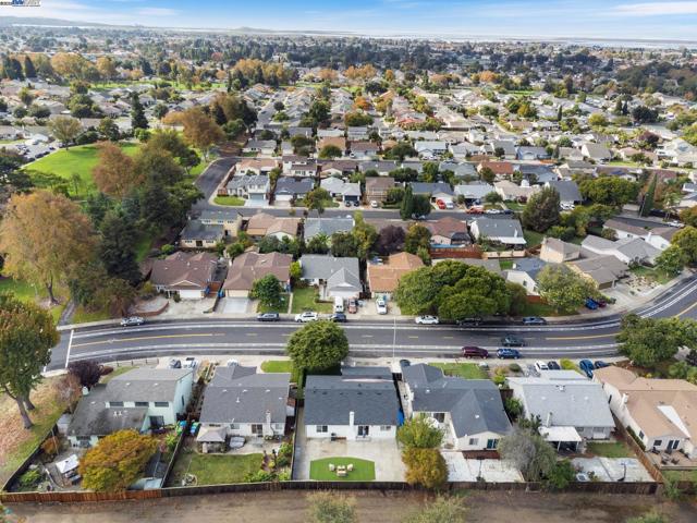 31314 San Andreas Dr, Union City CA: https://media.crmls.org/mediaz/d4e34d0b-a5e5-4213-bddf-0cd750092c74.jpg