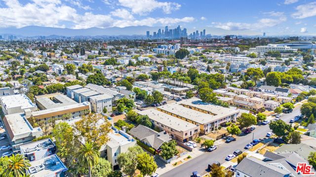 1215 W 39th Place, Los Angeles CA: https://media.crmls.org/mediaz/d4e37a36-eb0b-4b4c-a2a5-ac401ad85985.jpg