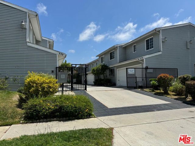 532 Hyde Park Boulevard, Inglewood, California 90302, 3 Bedrooms Bedrooms, ,2 BathroomsBathrooms,Condominium,For Sale,Hyde Park,24408641