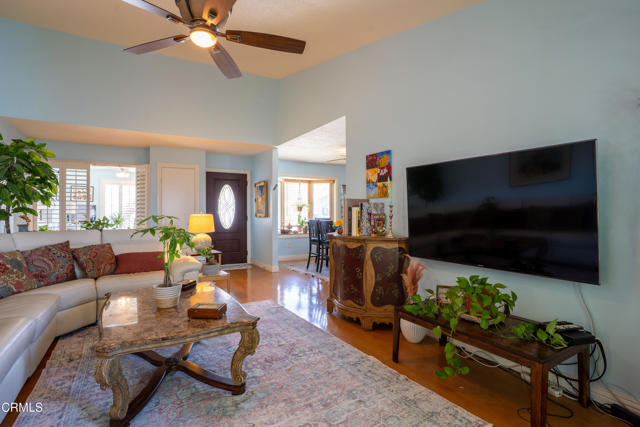 31123 Village 31, Camarillo CA: https://media.crmls.org/mediaz/d4e3e6c5-dde9-46c3-9bc9-78ab97bad5ce.jpg