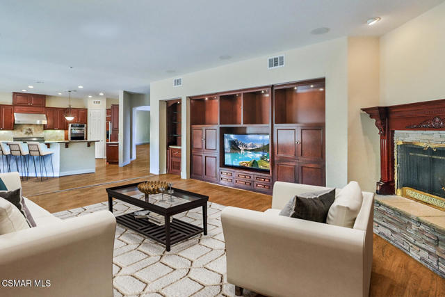 11275 Watson Drive, Moorpark CA: https://media.crmls.org/mediaz/d4e3ed96-b80f-4efb-bd9e-4a6a4a0702c2.jpg