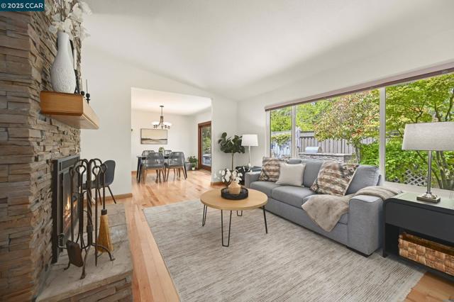 2 Kulani Ln, Pleasant Hill CA: https://media.crmls.org/mediaz/d4e5236d-3a56-4154-947b-df33323e8d25.jpg