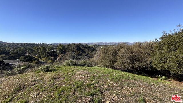 1 N Topanga Canyon Boulevard, Woodland Hills CA: https://media.crmls.org/mediaz/d4e53bc6-aed7-4bda-96d7-52b3b5b037f1.jpg