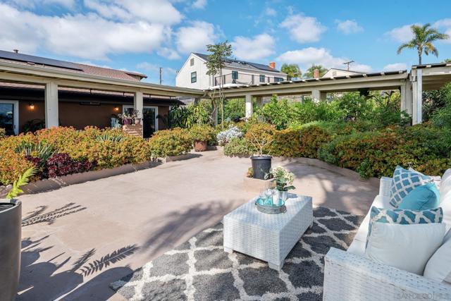 7945 Shadow Hill Dr, La Mesa CA: https://media.crmls.org/mediaz/d4e54a3a-013e-4a74-8242-d14bbfdbba51.jpg