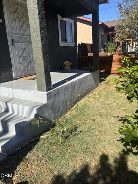 Detail Gallery Image 2 of 6 For 4517 Amber Pl, Los Angeles,  CA 90032 - 3 Beds | 2 Baths