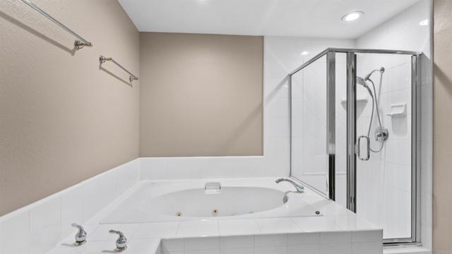 2894 Torrey Pines Rd, La Jolla CA: https://media.crmls.org/mediaz/d4e59143-e159-4419-85d6-693c640f75ce.jpg