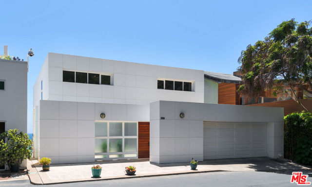 26814 Malibu Cove Colony Drive, Malibu CA: https://media.crmls.org/mediaz/d4e59b6c-ba21-4128-85f6-aa1fe0e3a170.jpg