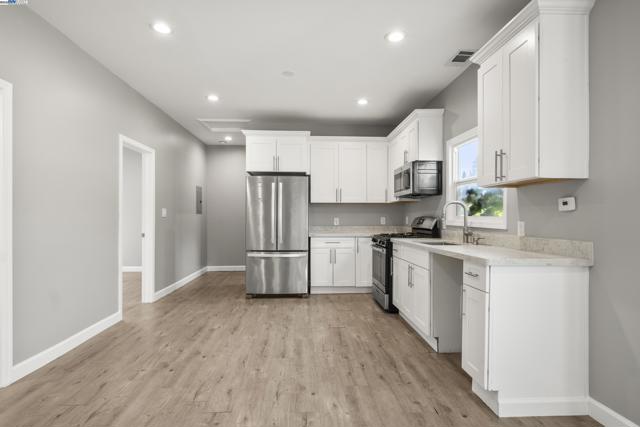 193 W Macarthur Blvd, Oakland CA: https://media.crmls.org/mediaz/d4e5b4b5-293c-42ea-924e-8dcf614b4a09.jpg