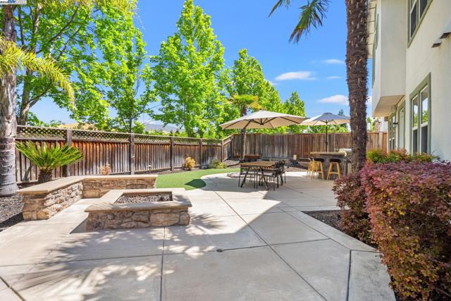 1736 Cottswald St, Danville CA: https://media.crmls.org/mediaz/d4e63240-12c9-40ff-8d82-23eab338262f.jpg