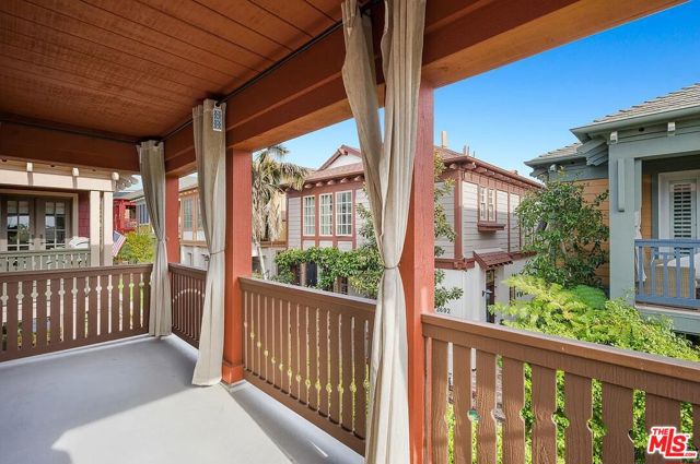 2584 Bungalow Place, Corona del Mar CA: https://media.crmls.org/mediaz/d4e6670e-3b4c-45b0-a34c-127bf1c28904.jpg