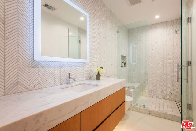 4016 The Strand, Manhattan Beach CA: https://media.crmls.org/mediaz/d4e66f81-bc5f-4bb1-98bf-48d4c6cdae37.jpg