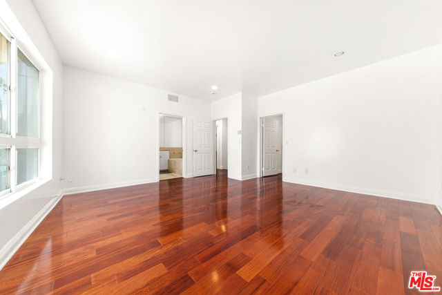 1020 Hilldale Avenue, West Hollywood CA: https://media.crmls.org/mediaz/d4e696e3-407e-49c2-92ed-e476ac02d290.jpg