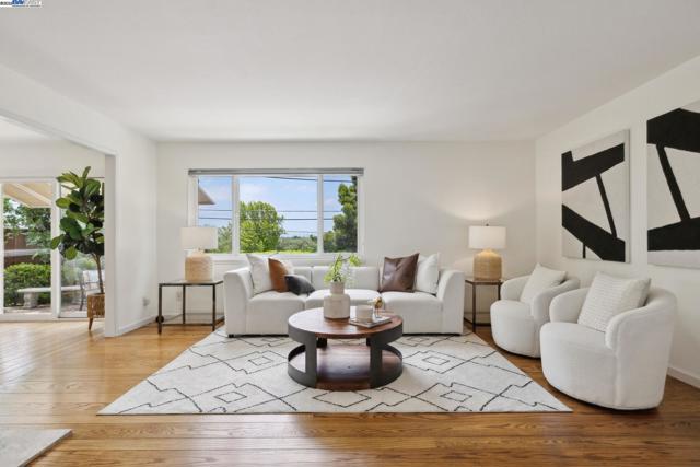 30113 Treeview St, Hayward CA: https://media.crmls.org/mediaz/d4e698b2-c6d8-48e6-a927-cdb933489ce2.jpg