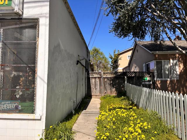915 E Julian Street, San Jose CA: https://media.crmls.org/mediaz/d4e69a71-8bb3-42fc-9441-70ea5b4b9c65.jpg