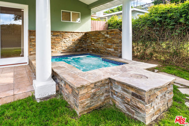 427 W Manchester Avenue, Playa del Rey CA: https://media.crmls.org/mediaz/d4e69ed8-66c8-4b16-9c4c-9aa1f90d5b5a.jpg