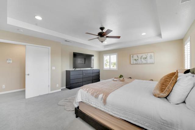 2369 S Creekside Drive, Los Banos CA: https://media.crmls.org/mediaz/d4e75a0f-2008-4d73-88bb-2fc2e9a7f074.jpg