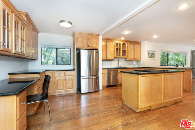 110 N Barrington Avenue, Los Angeles CA: https://media.crmls.org/mediaz/d4e81099-2989-4b61-b88f-e75c22471cf5.jpg