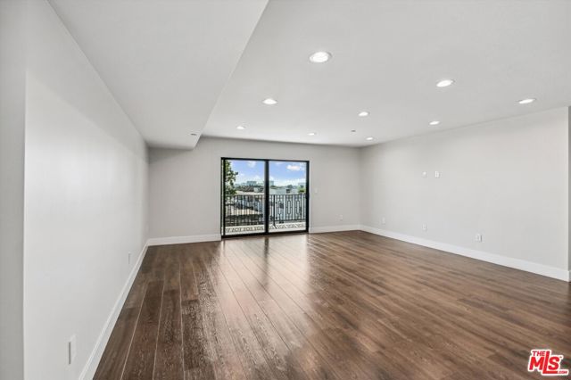 819 E La Palma Drive, Inglewood CA: https://media.crmls.org/mediaz/d4e810a1-9f14-4f59-97fe-cbfb34c67f5d.jpg