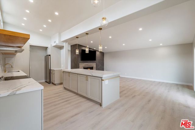 10650 Putney Road, Los Angeles CA: https://media.crmls.org/mediaz/d4e84a43-c8b4-47e9-a125-3792d21df5e9.jpg