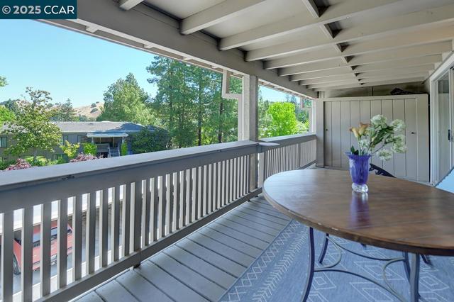 1400 Canyonwood, Walnut Creek CA: https://media.crmls.org/mediaz/d4e8d036-9f72-4114-a6e2-d881418fadb8.jpg