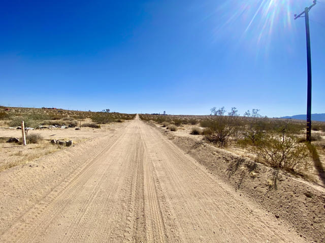 2424 Maize Road, 29 Palms CA: https://media.crmls.org/mediaz/d4e95fb1-21f4-425f-8165-f90700e4b980.jpg
