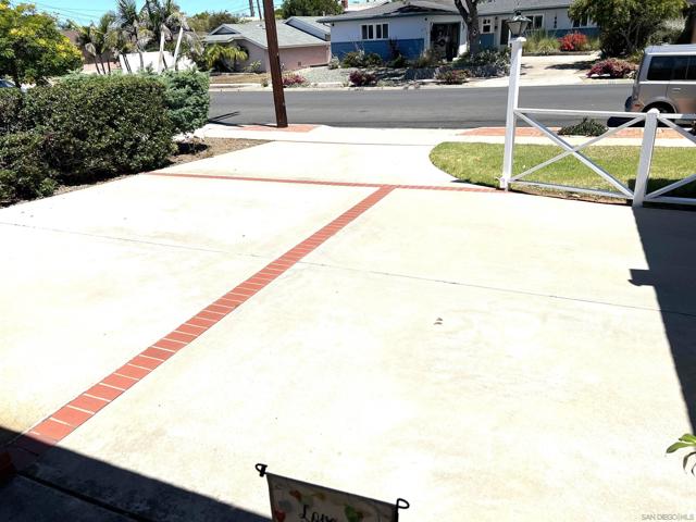 5055 Mount Frissell Dr, San Diego CA: https://media.crmls.org/mediaz/d4e987a7-9b20-4265-9f64-2e08df0e4a59.jpg