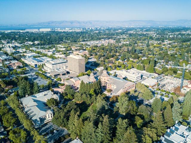 462 Mountain Laurel Court, Mountain View CA: https://media.crmls.org/mediaz/d4e9f586-6f17-4f32-9168-0f51141a40b0.jpg