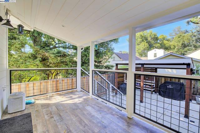 1215 Castro St, Martinez CA: https://media.crmls.org/mediaz/d4ea3846-359b-4468-8d4d-ff8aedfa19d9.jpg