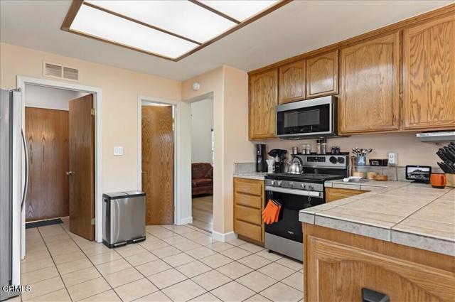 Detail Gallery Image 15 of 46 For 5813 Ragusa Ln, Bakersfield,  CA 93308 - 3 Beds | 2 Baths