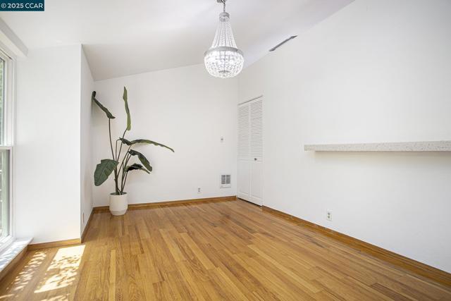 2075 Ascot Dr, Moraga CA: https://media.crmls.org/mediaz/d4ea87b8-73e0-43d5-83f5-33c617b810b5.jpg