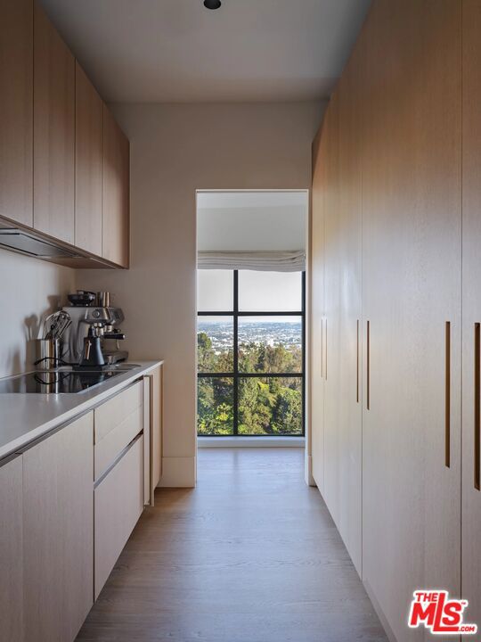 9360 Readcrest Drive, Beverly Hills CA: https://media.crmls.org/mediaz/d4eafc6a-4248-4715-88fc-38dbcc4972ca.jpg