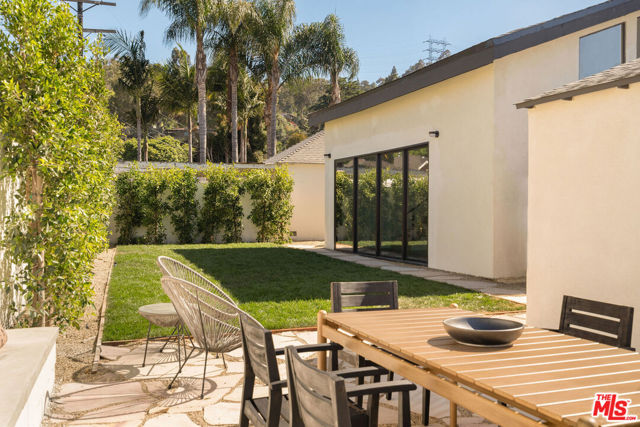 3820 S Burnside Avenue, Los Angeles CA: https://media.crmls.org/mediaz/d4eb275d-2e93-4e7c-aa20-afc8804a7898.jpg