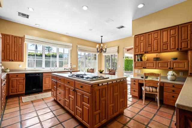 77175 Avenida Arteaga, La Quinta CA: https://media.crmls.org/mediaz/d4ebdee5-f6fa-48ce-8e3f-f0d23294508a.jpg