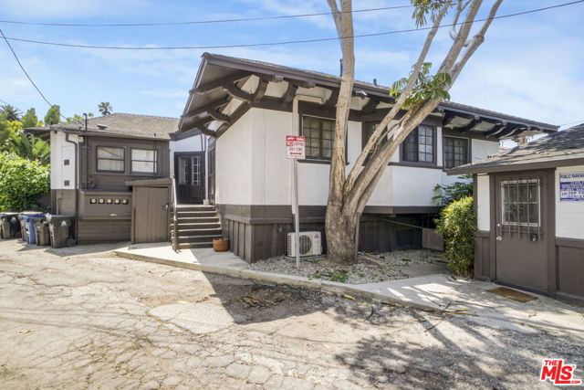 1300 Riviera Avenue, Venice CA: https://media.crmls.org/mediaz/d4ecabfb-6484-422b-b151-5e5d3c6978f0.jpg