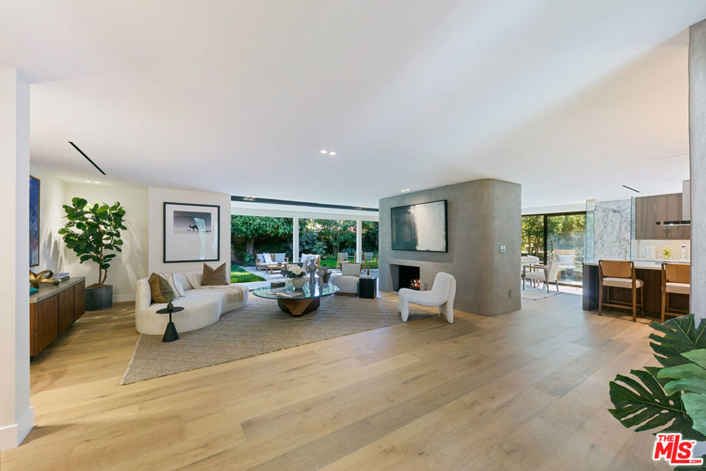 23458 Canzonet Street