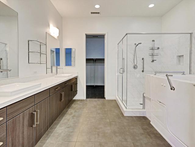 1702 Sienna Court, Palm Springs CA: https://media.crmls.org/mediaz/d4ecf4a7-6cff-4921-92e8-0a08fe3bc1d3.jpg