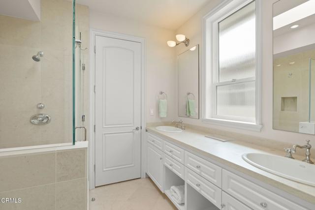 1135 Capri Way, Oxnard CA: https://media.crmls.org/mediaz/d4eeec8f-0250-49af-b159-18a21345f13b.jpg