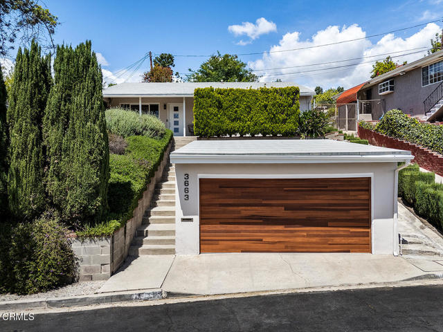 Detail Gallery Image 2 of 29 For 3663 Roderick Rd, Los Angeles,  CA 90065 - 3 Beds | 2 Baths