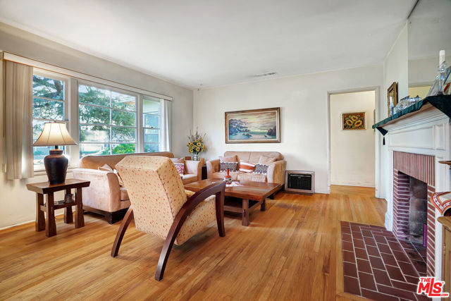 12307 Collins Street photo 2