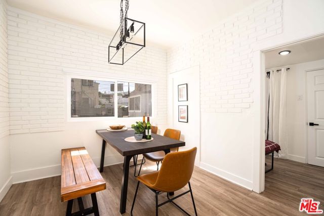 1277 W West Boulevard, Los Angeles CA: https://media.crmls.org/mediaz/d4efda88-c125-4bf0-a3f0-a83e6585eba9.jpg