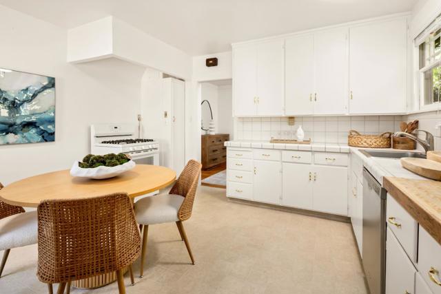 763 College Avenue, Menlo Park CA: https://media.crmls.org/mediaz/d4f01585-101b-43f7-802f-e422fe4b16eb.jpg